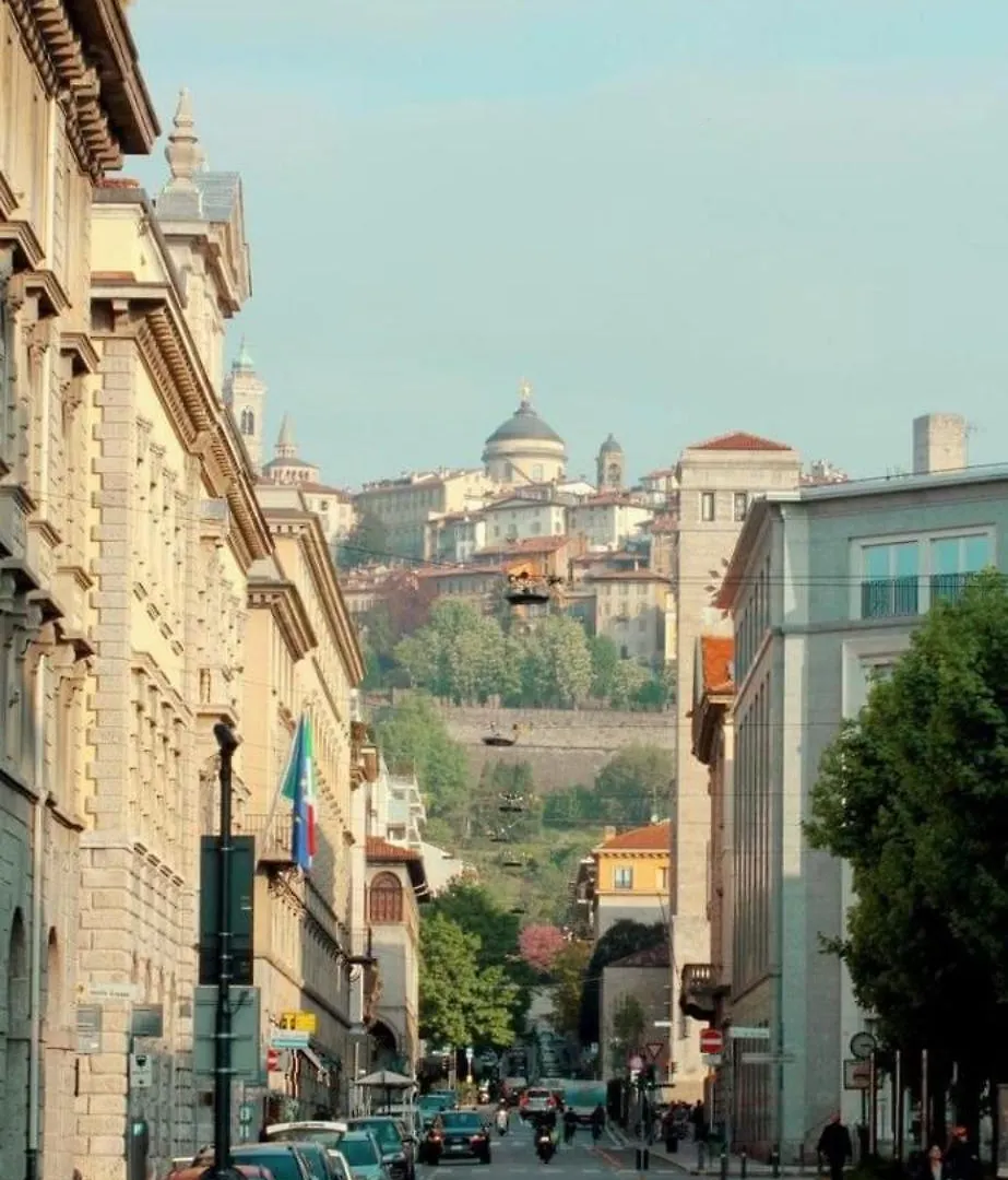 Smart Silver Apartment Central Bérgamo